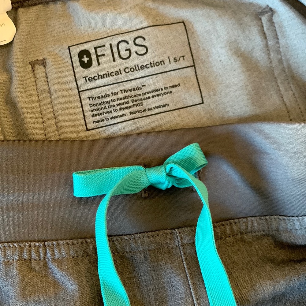 Womens figs scrub pants. Small- tall NWOT